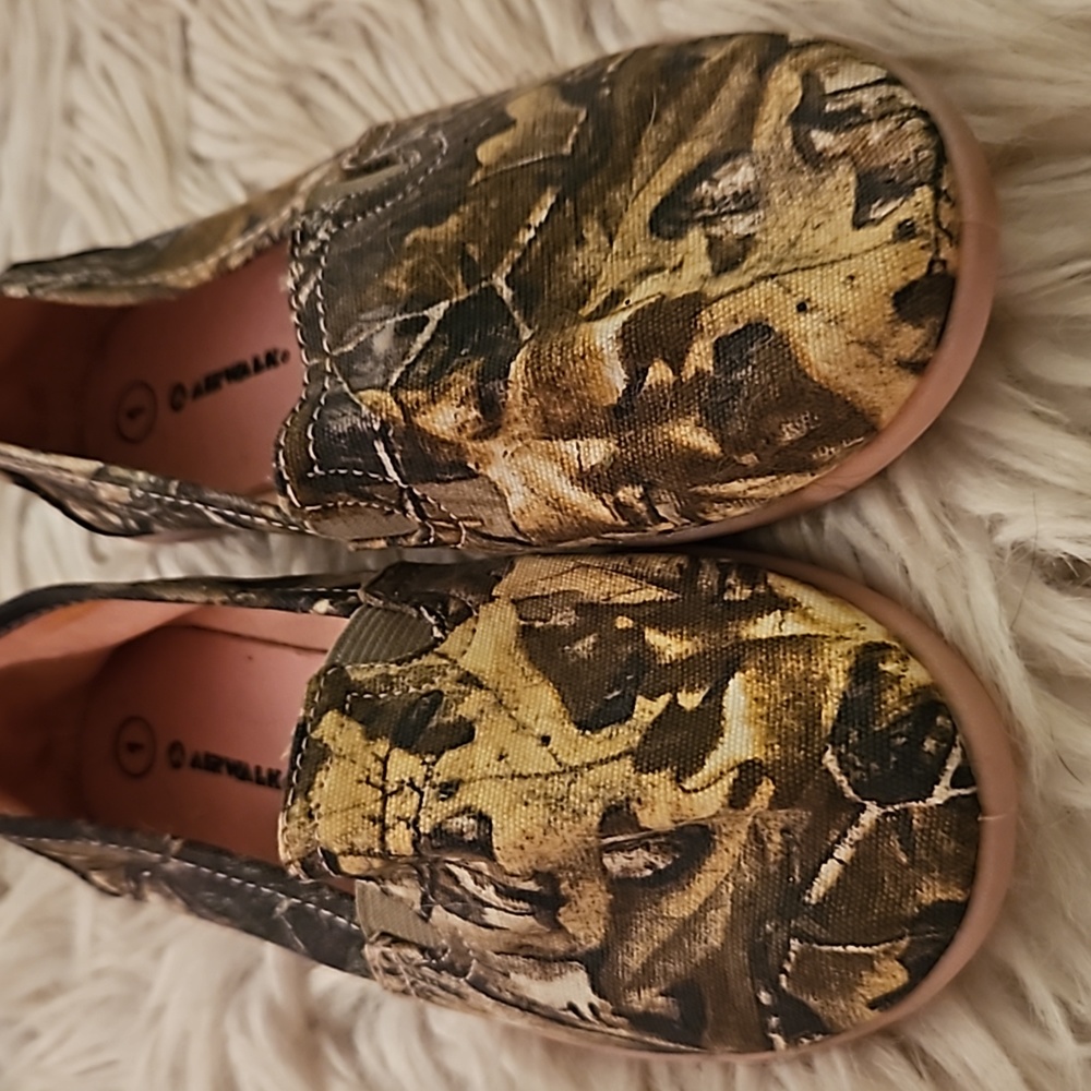 Airwalk Camo & Pink Slip-On Shoes | Kids Size 1 - Picture 3 of 7
